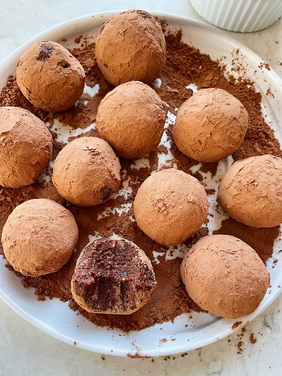 healthy brownie balls with almond pulp
