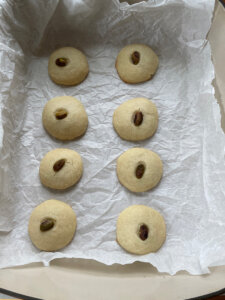 arabic butter cookies with pistachios