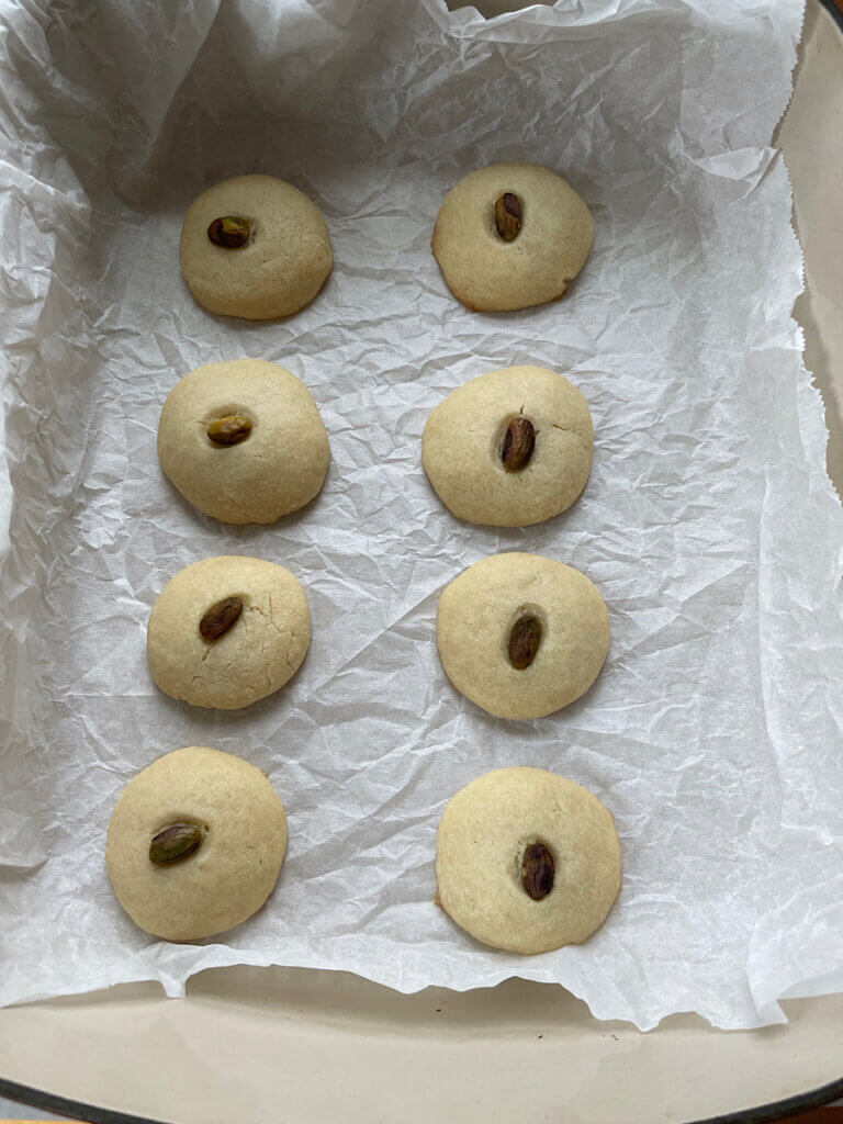 arabic butter cookies with pistachios