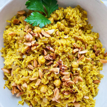 Arabic yellow rice with saffron and chickpeas
