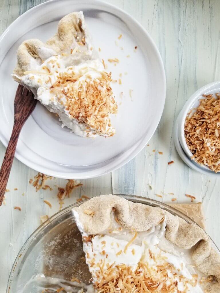 healthy vegan coconut banana cream pie