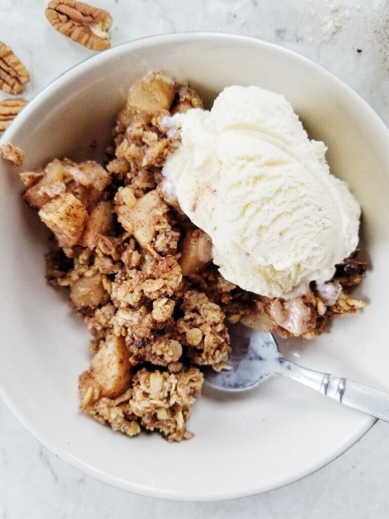 healthy apple crisp in a bowl