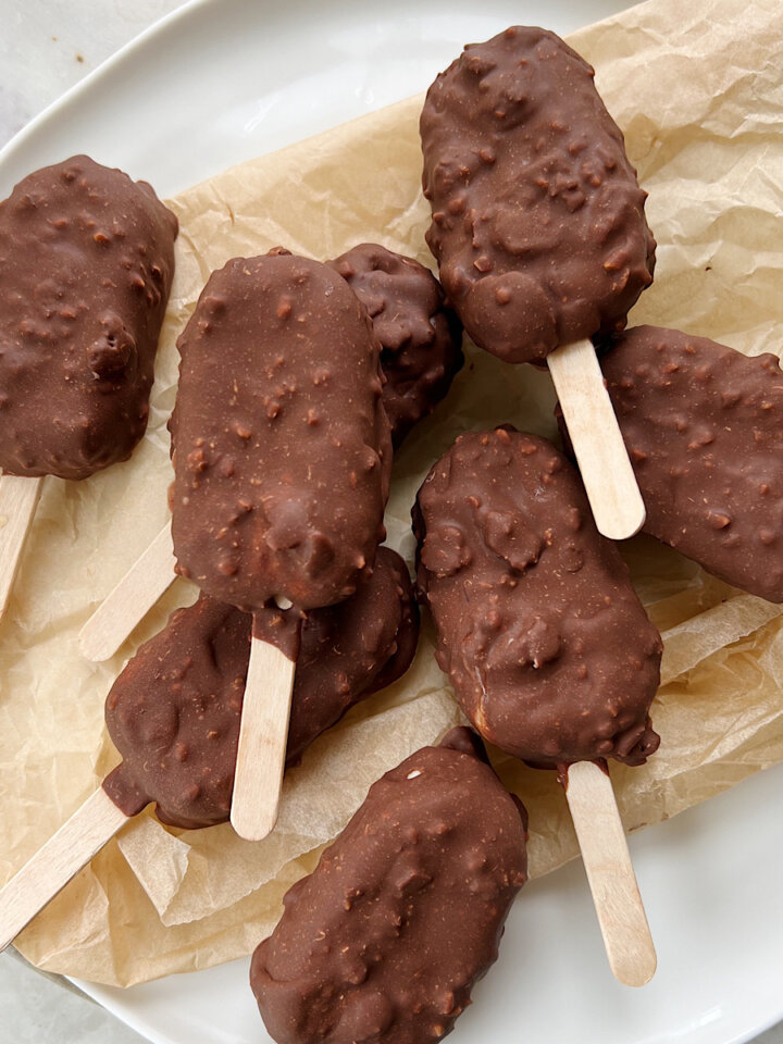 Healthy frozen Greek yogurt bars recipe