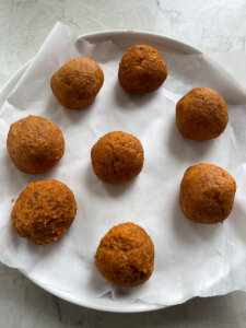 Healthy pumpkin cheesecake truffles