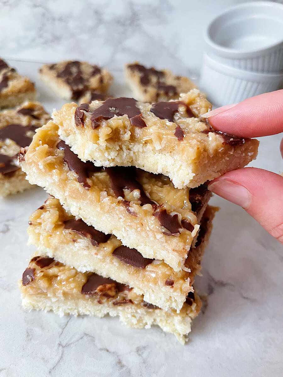 healthy samoa cookie bars recipe