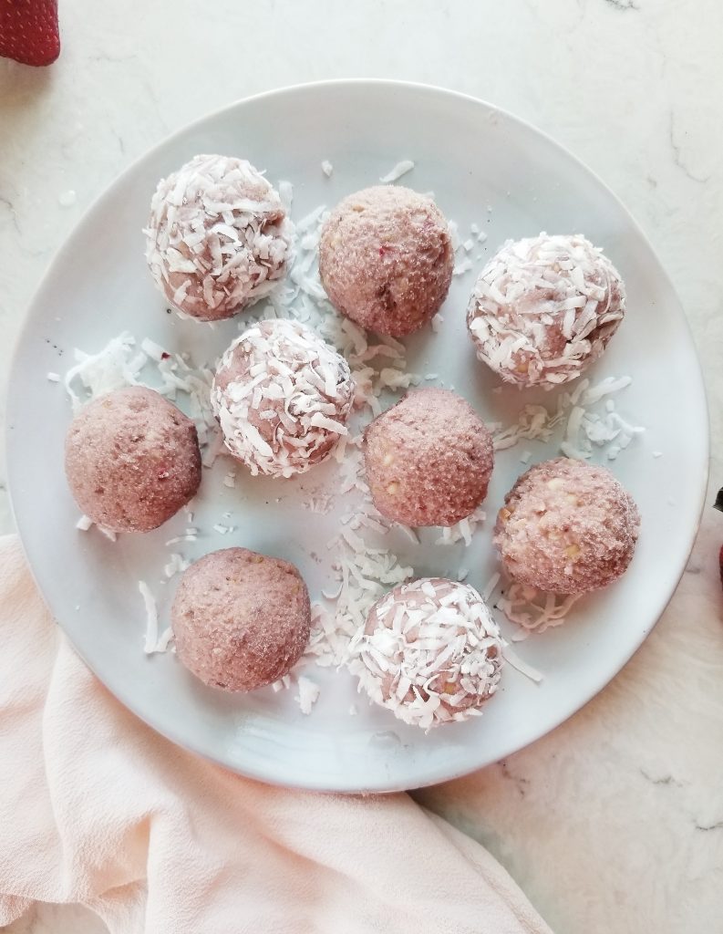 healthy strawberry cheesecake balls
