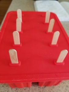 healthy strawberry popsicles before freezing