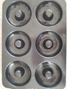 greased doughnut pan