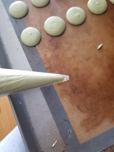 pipe matcha macarons without piping tip