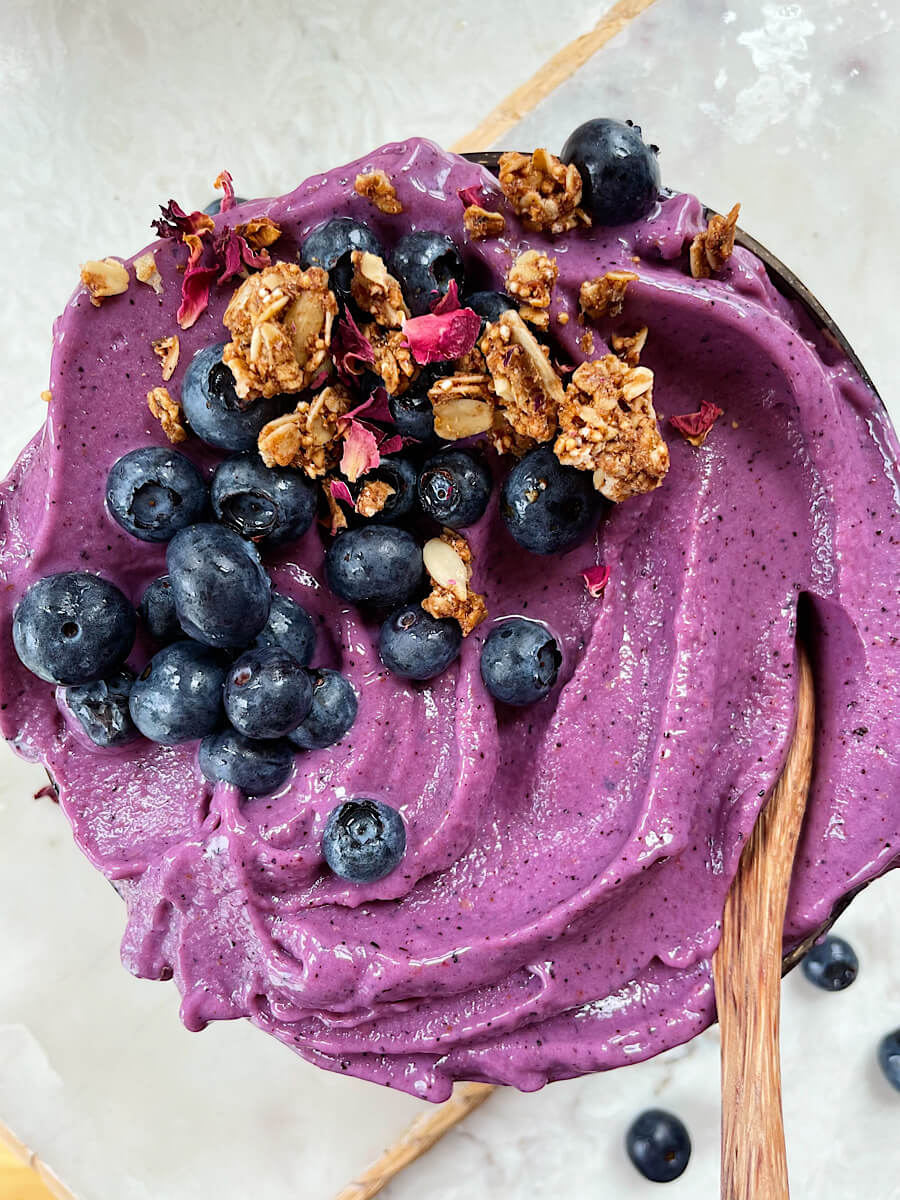 peach blueberry smoothie bowl
