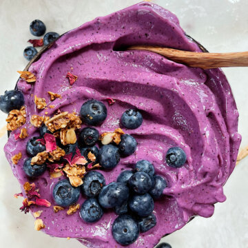 peach blueberry smoothie bowl