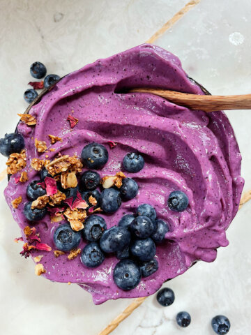 peach blueberry smoothie bowl