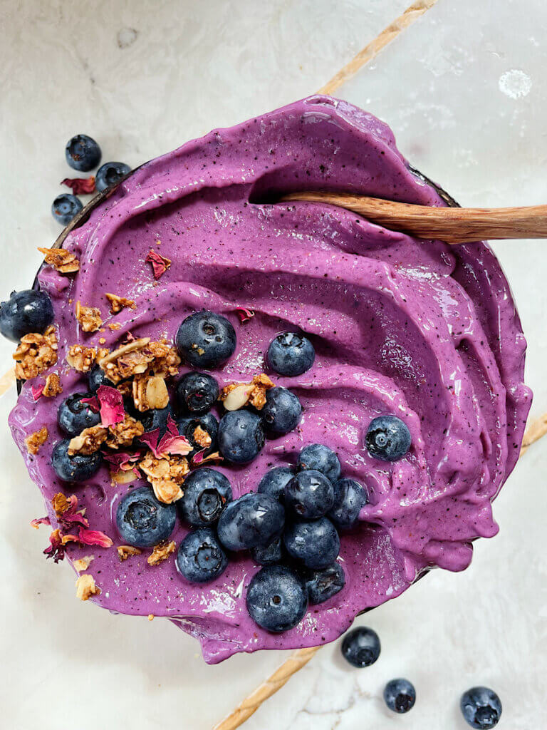peach blueberry smoothie bowl