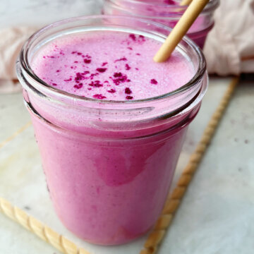 Pink pitaya powder smoothie recipe