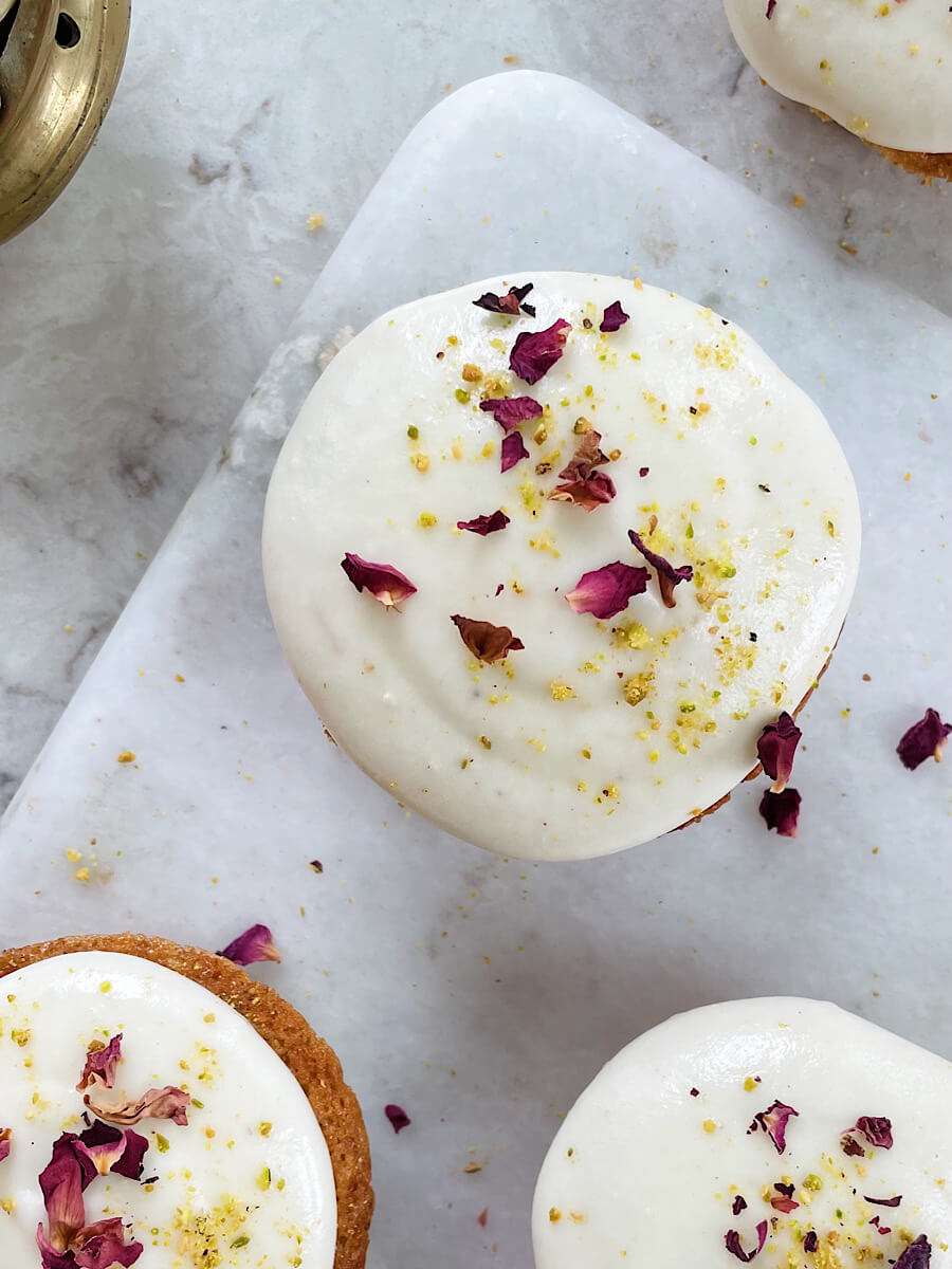 pistachio cardamom cupcakes