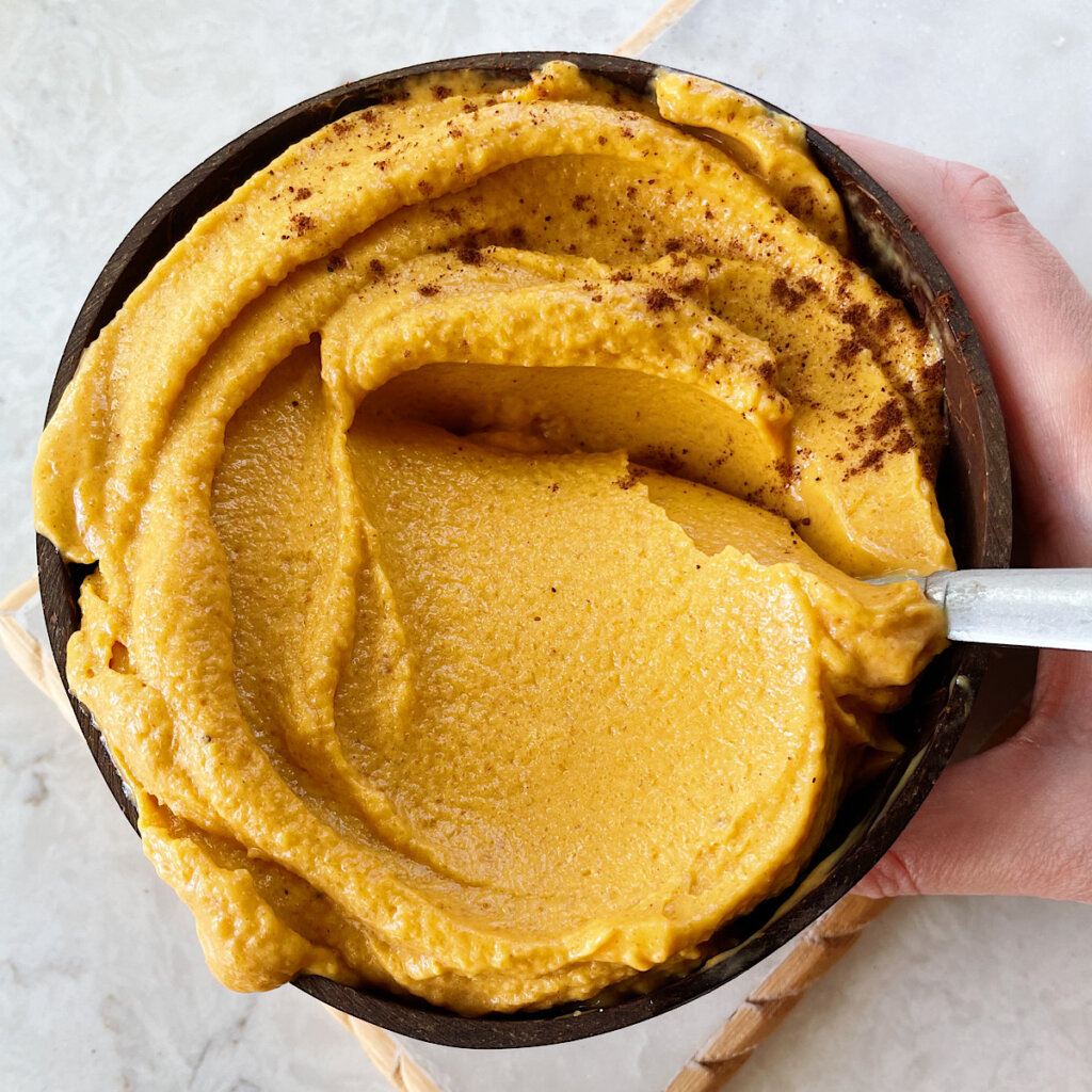Pumpkin smoothie bowl recipe