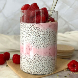 Raspberry cheesecake chia seed pudding recipe cover photo