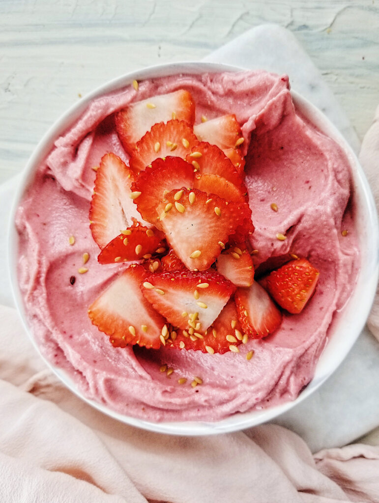 strawberries & cream smoothie bowl