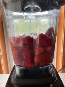 strawberry champagne popsicles