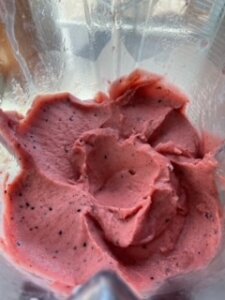 strawberry kiwi smoothie bowl