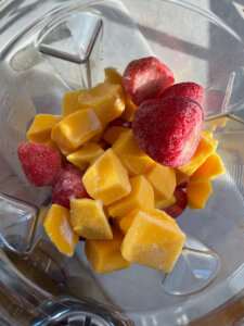 Strawberry mango smoothie bowl recipe steps