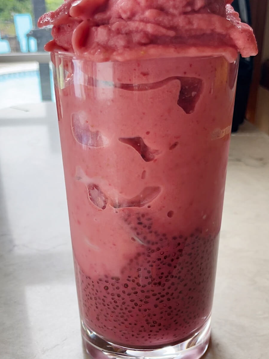 gut healthy strawberry mango smoothie recipe with chia seed pudding