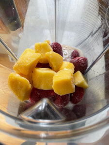 Strawberry mango smoothie ingredients