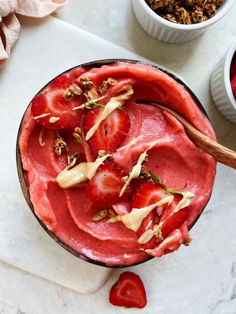 Strawberry peach smoothie bowl