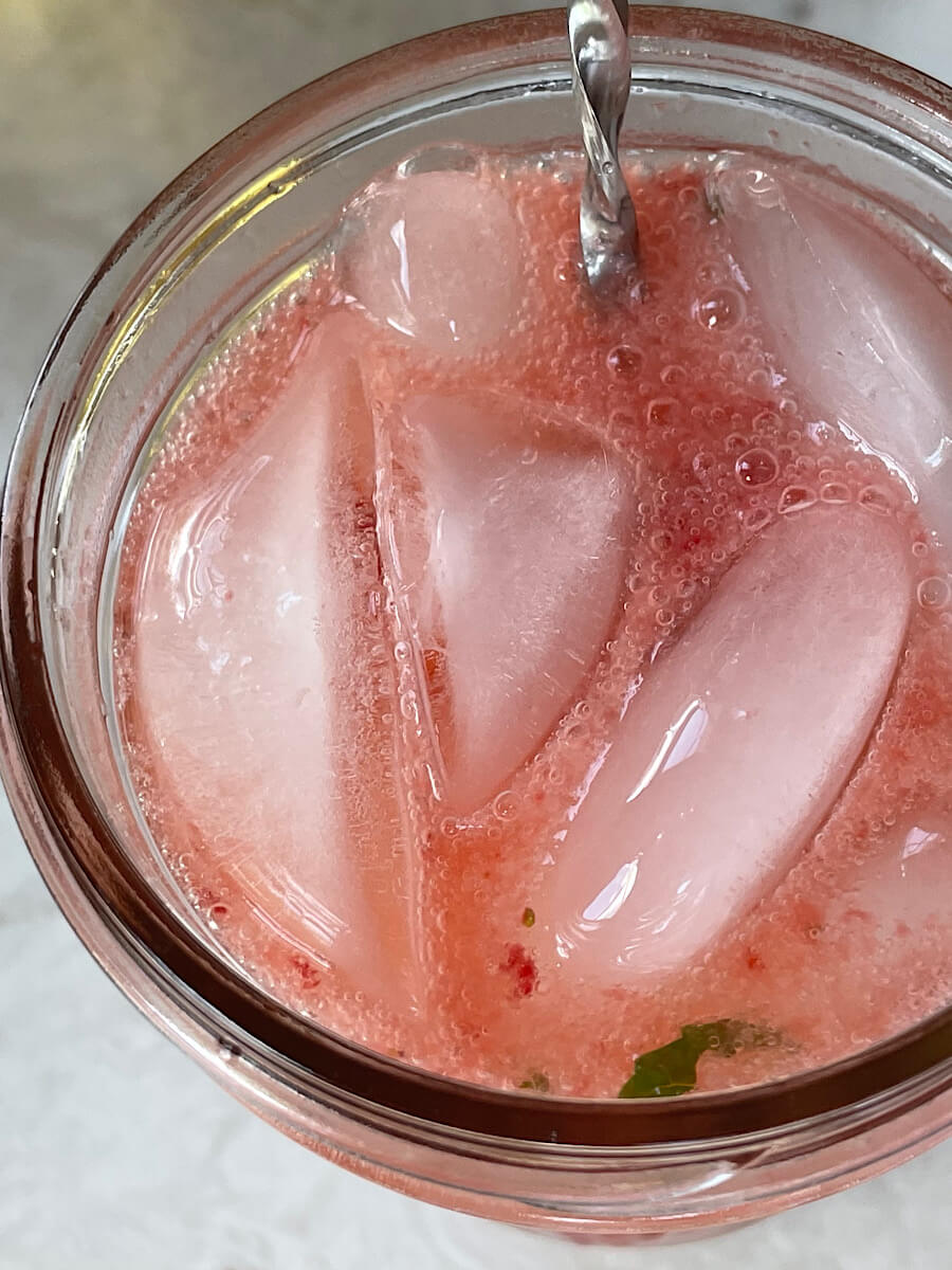healthy strawberry smash mocktail recipe