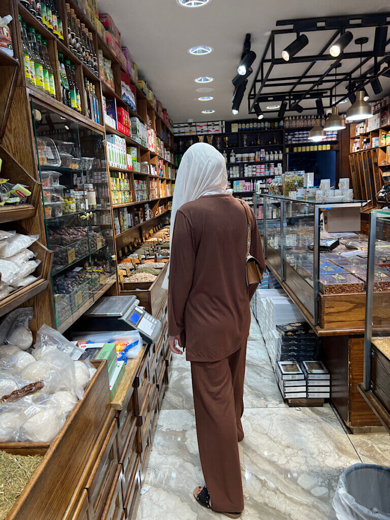 what to wear in Jordan as a woman
