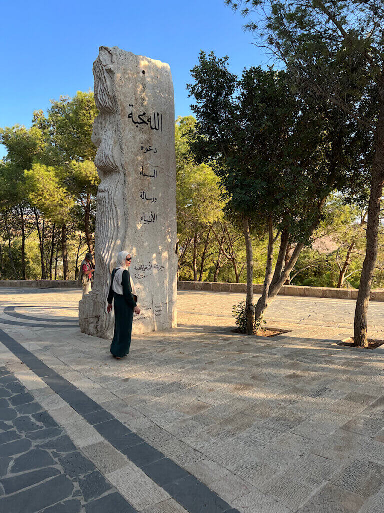 what to wear in Jordan as a woman