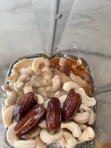 apple pie cheesecake ingredients in blender